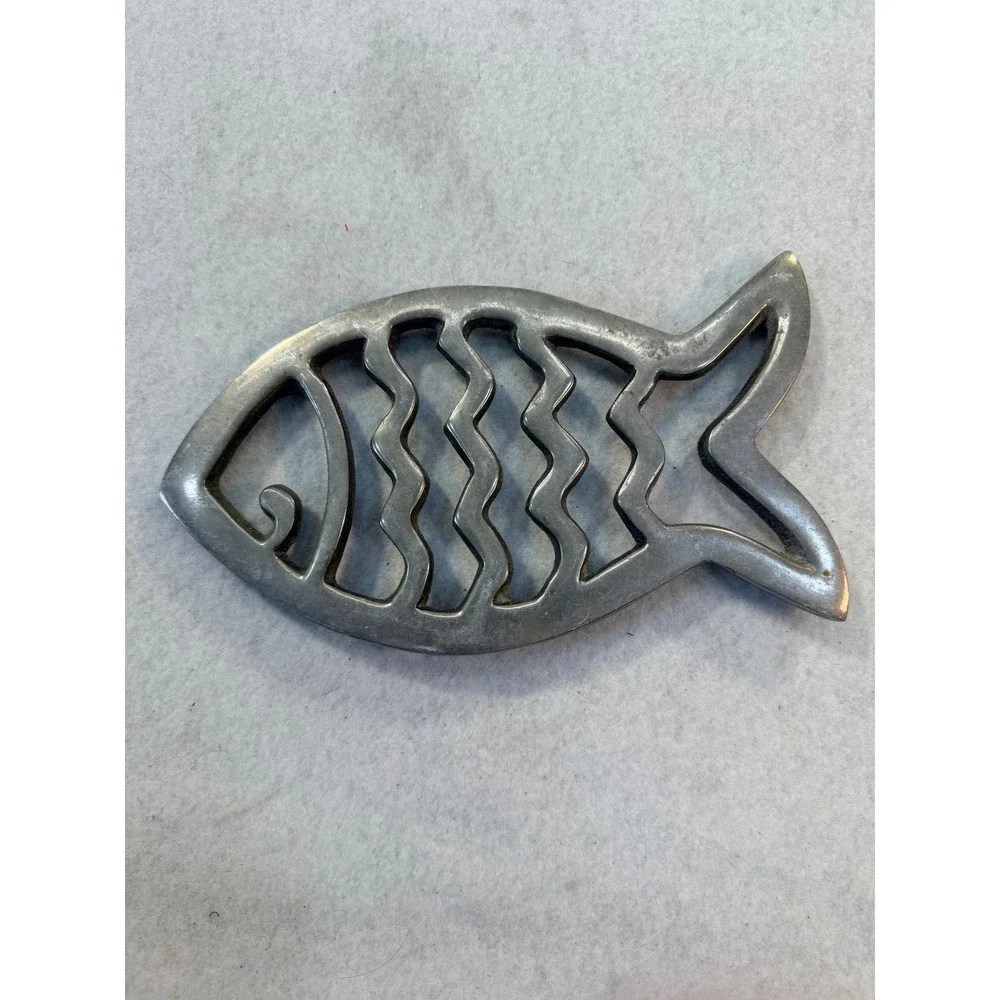 Silver Cast Metal Fish Trivet Nautical Coastal Kitchen Decor 8.5 Inch